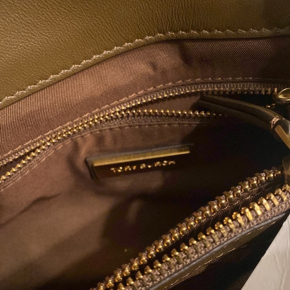 TORY BURCH exclusive 
Shoulder Bag NWT+dust bag
COLOR: GOLD - Picture 6 of 16